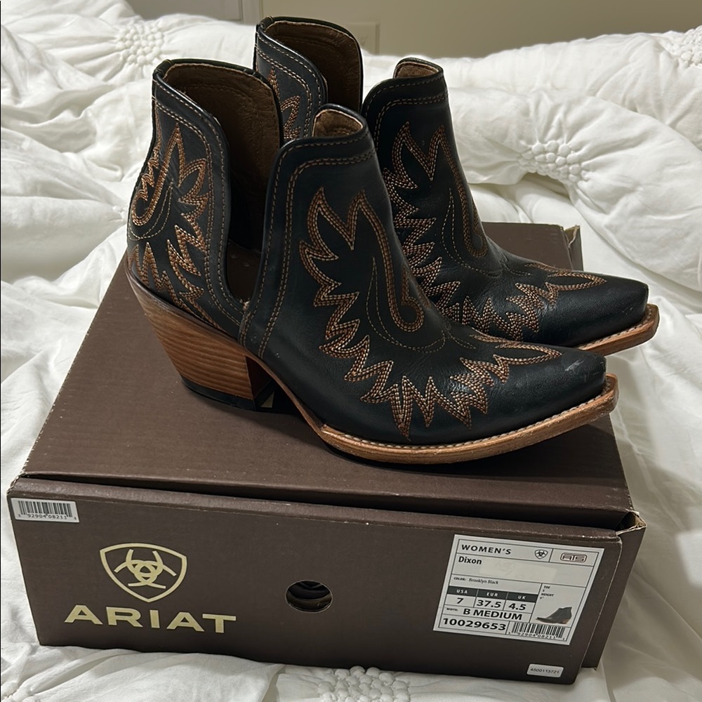 Ariat Women's Dixon Black Ankle Boots